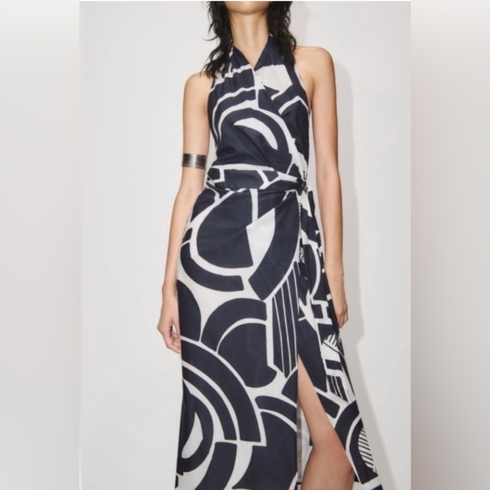 ZARA THE NICOLE DRESS
Cotton/ Halter 
Color : Navy Blue / White * Size: S